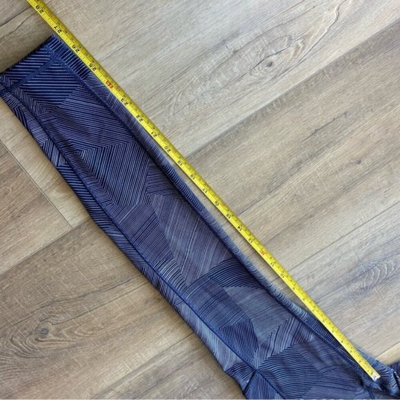 Lululemon Speed Up Tight *Full-On Luxtreme 28"Etch Hail Midnight Navy size 4 - Picture 12 of 13